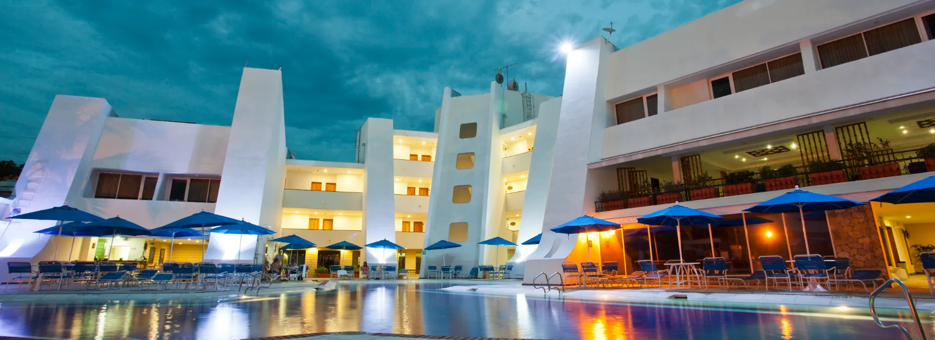  Almirante Hotel  Melgar