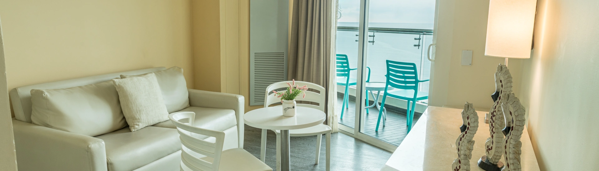  Almirante Hotel  Melgar